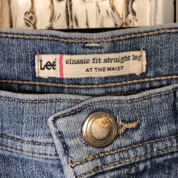 Lee Classic Fit Straight Leg At The Waist Light Medium Wash Jeans Size 10P - Picture 5 of 11